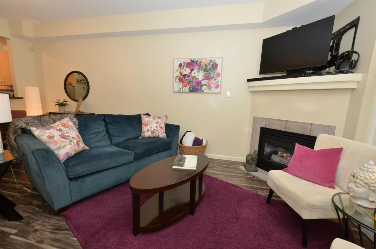 Kitchen Photo of 7 123 Seventh Street, New Westminster, BC