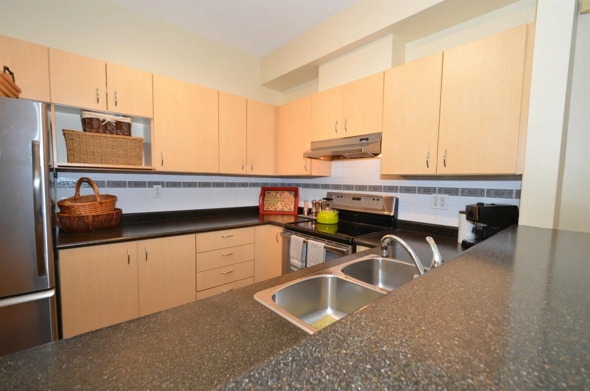 Powder Room Photo of 7 123 Seventh Street, New Westminster, BC