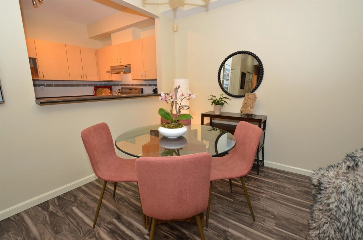 Walk-In Closet Photo of 7 123 Seventh Street, New Westminster, BC