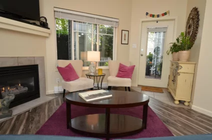 Breakfast Nook Photo of 7 123 Seventh Street, New Westminster, BC
