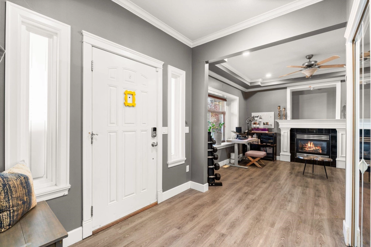 Family Room Photo of 19142 69a Avenue, Surrey, BC