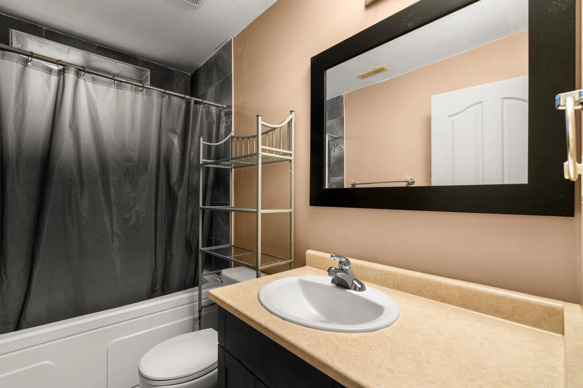 Front Yard Photo of 19142 69a Avenue, Surrey, BC