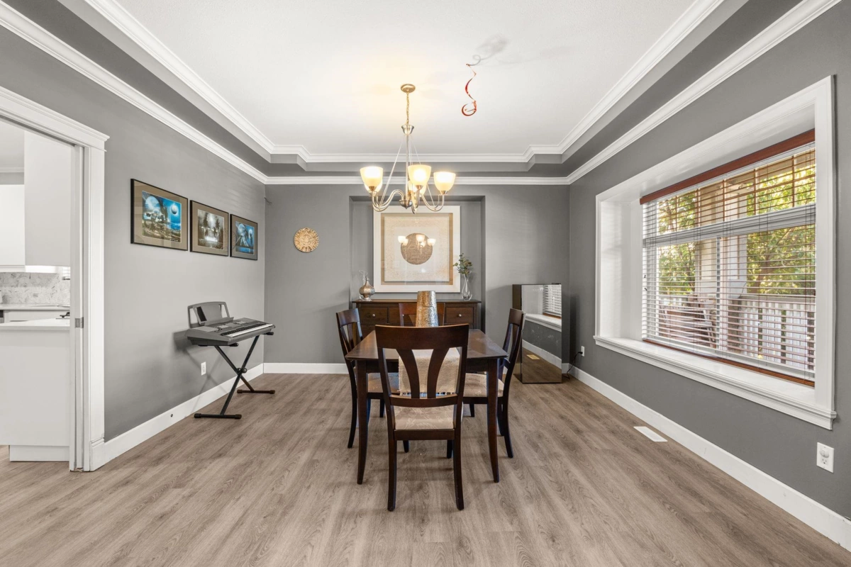 Kitchen Island Photo of 19142 69a Avenue, Surrey, BC