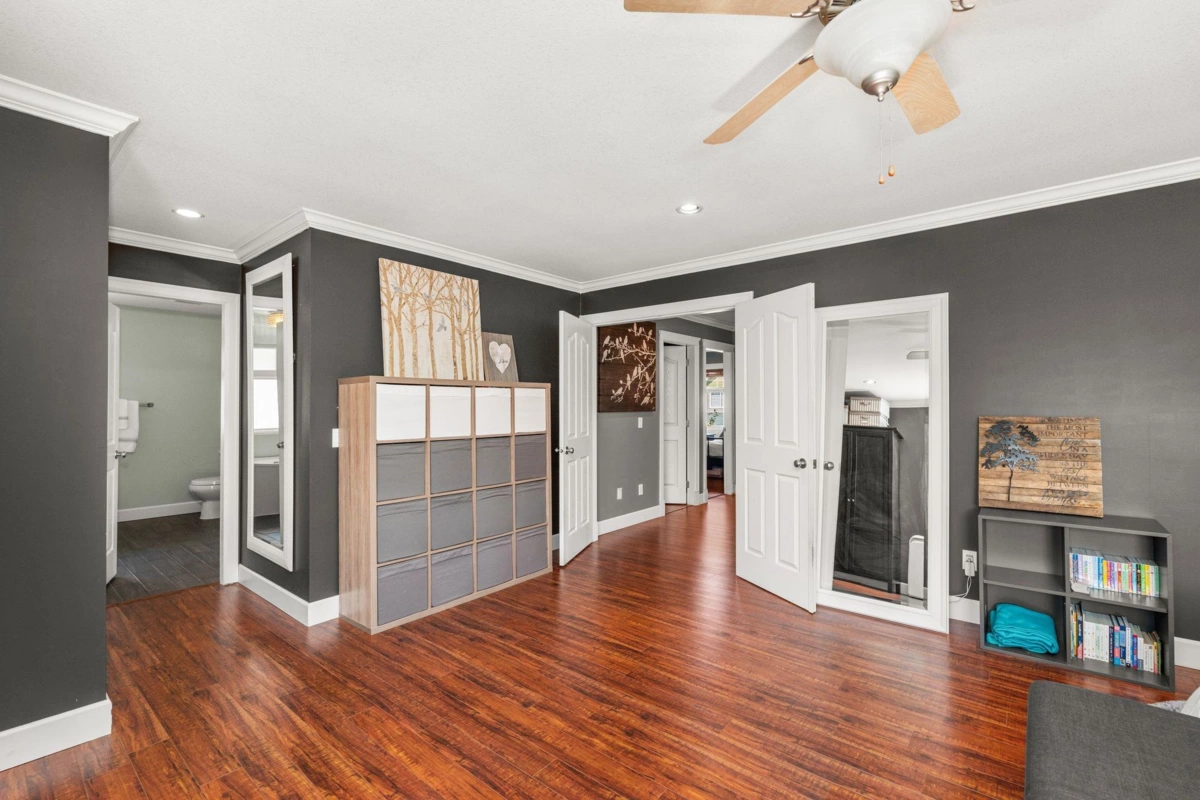 Laundry Room Photo of 19142 69a Avenue, Surrey, BC