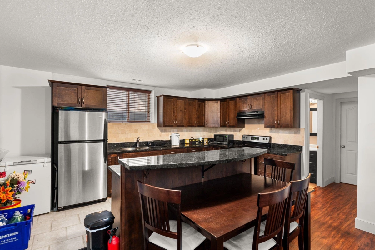 Outdoor Patio Photo of 19142 69a Avenue, Surrey, BC