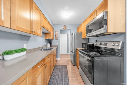 Walk-In Closet Photo of 302 371 Ellesmere Avenue, Burnaby, BC