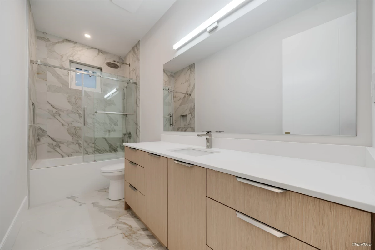 Hallway Photo of 971 Adderley Street, North Vancouver, BC