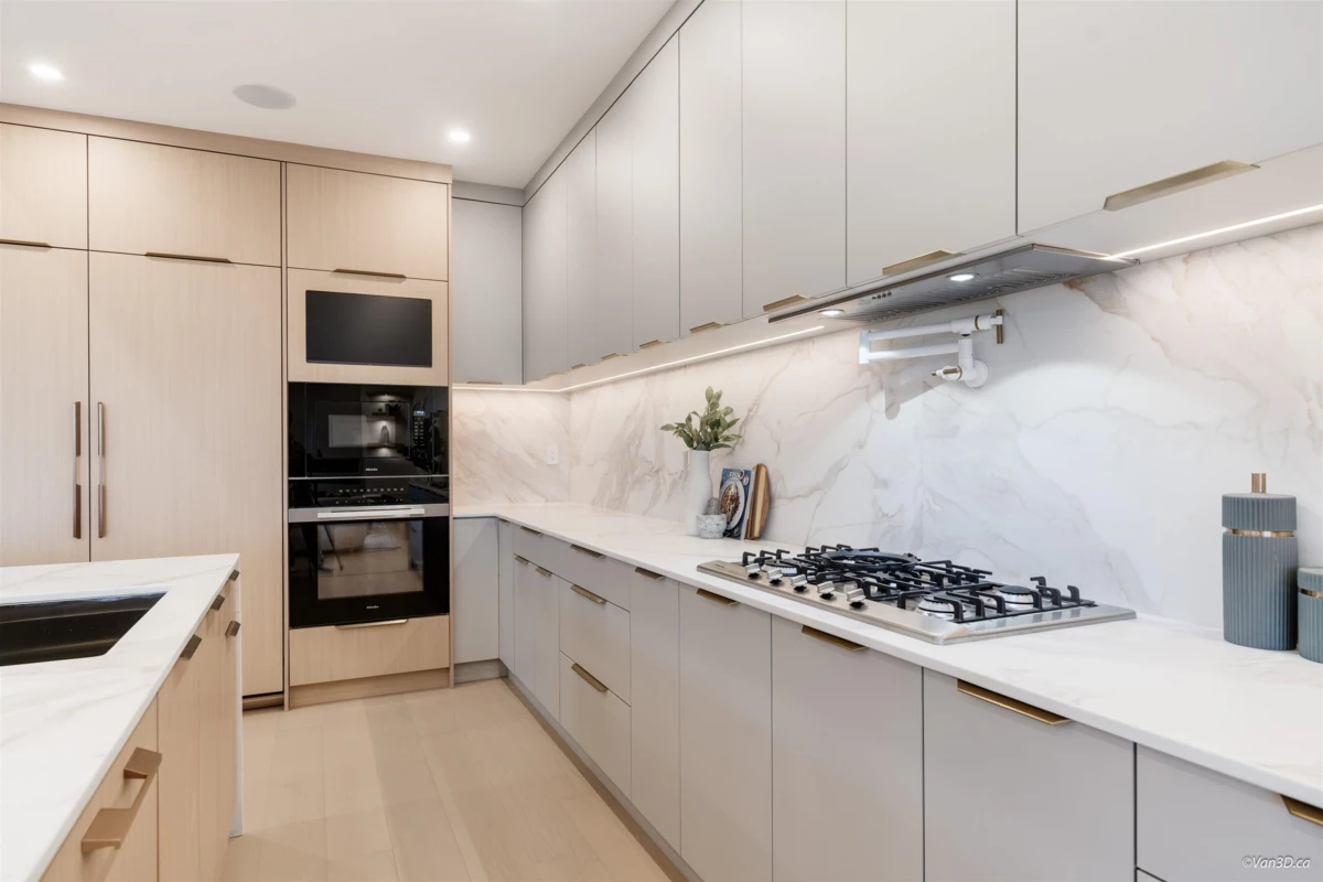 Primary Bathroom Photo of 971 Adderley Street, North Vancouver, BC