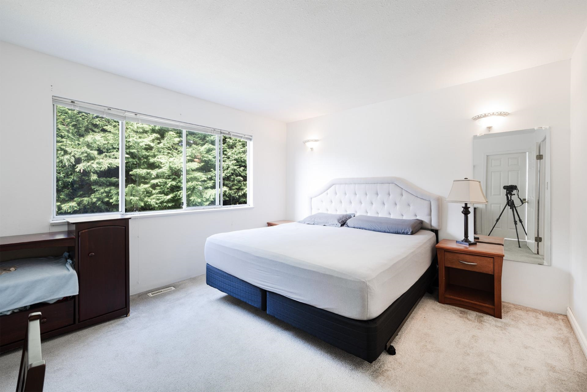 Hallway Photo of 19625 Park Road, Pitt Meadows, BC