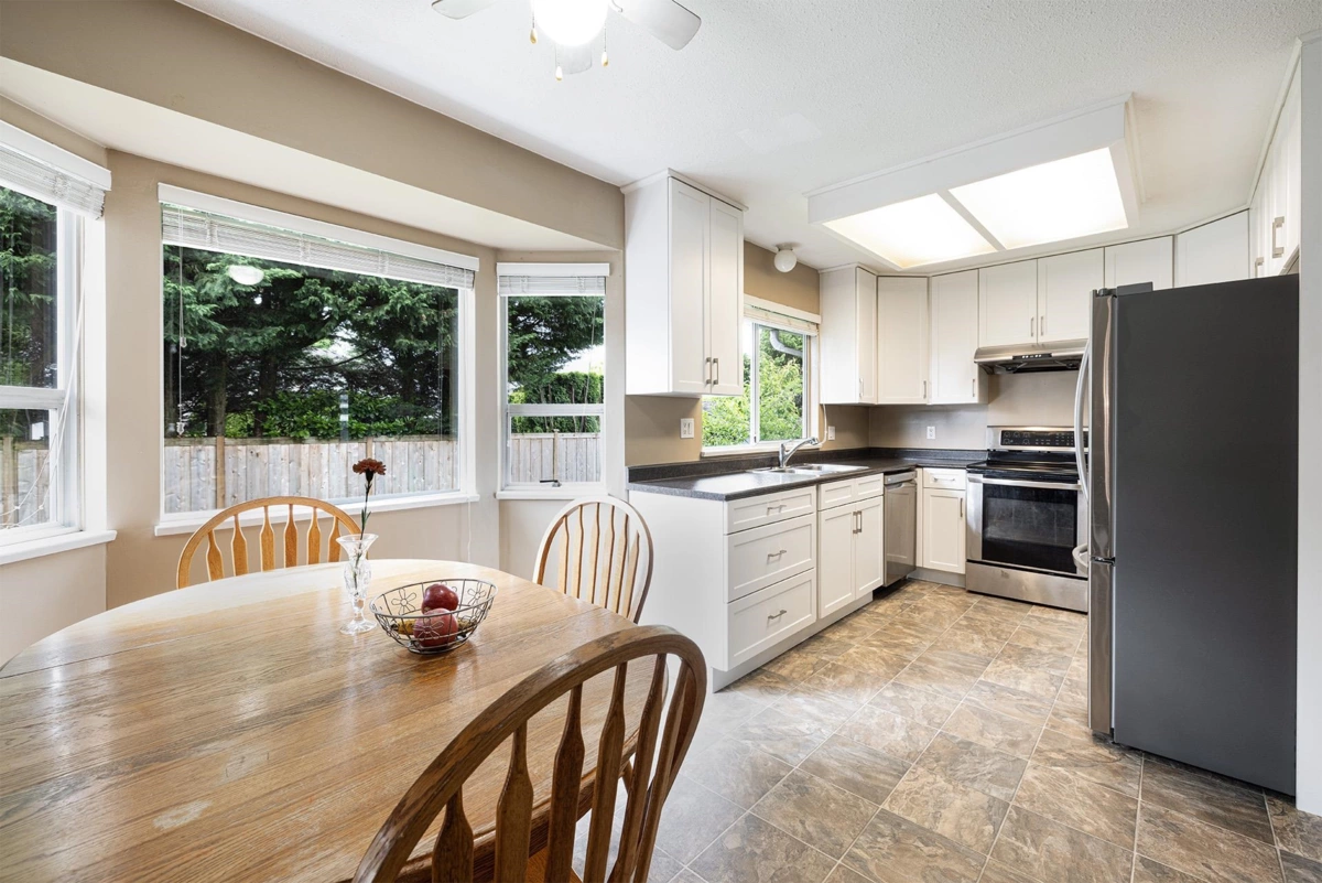 Kitchen Island Photo of 19625 Park Road, Pitt Meadows, BC