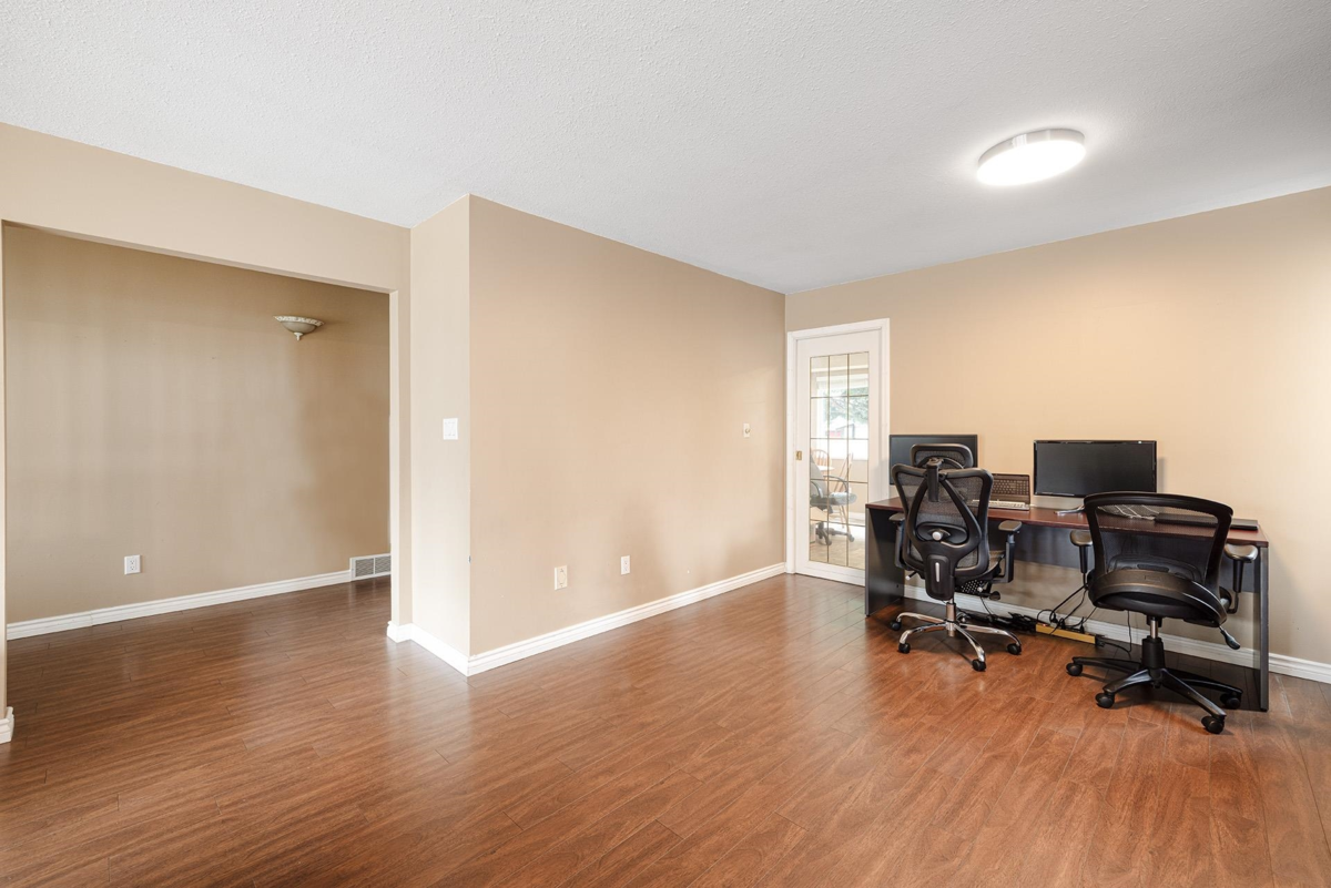 Living Room Photo of 19625 Park Road, Pitt Meadows, BC
