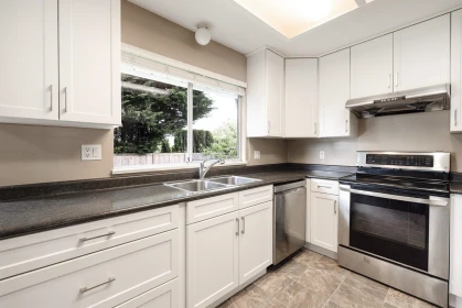 Guest Bathroom Photo of 19625 Park Road, Pitt Meadows, BC