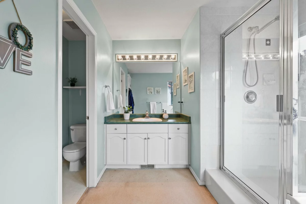 Backyard Photo of 5551 Rowling Place, Richmond, BC