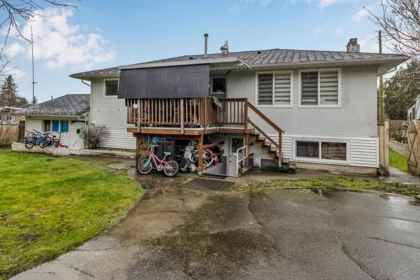 Front Yard Photo of 11032 86a Avenue, Delta, BC
