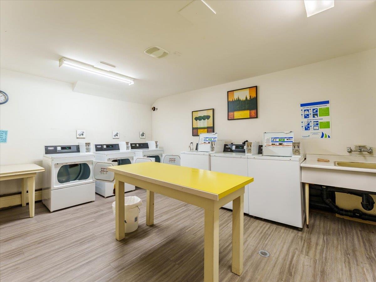 Backyard Photo of 301 155 E 5th Street, North Vancouver, BC