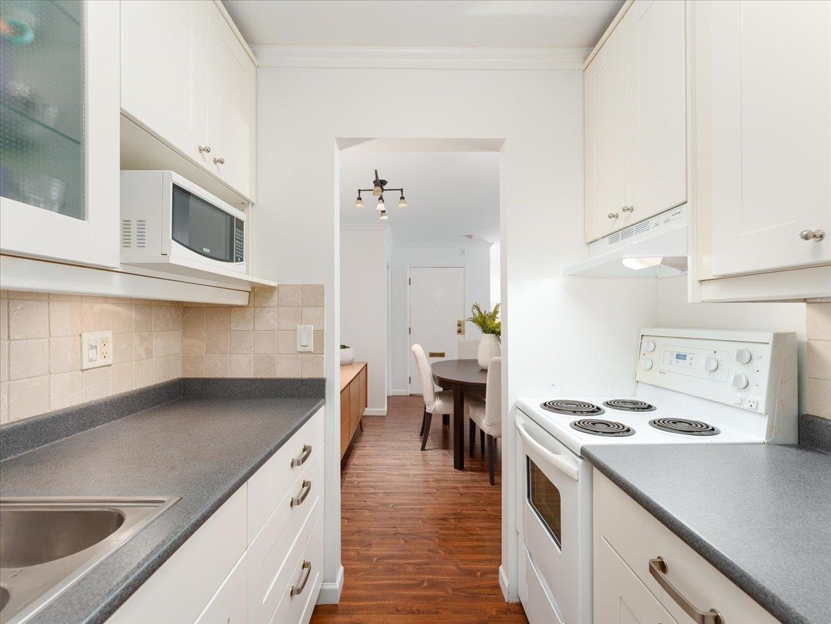 Bedroom 2 Photo of 301 155 E 5th Street, North Vancouver, BC