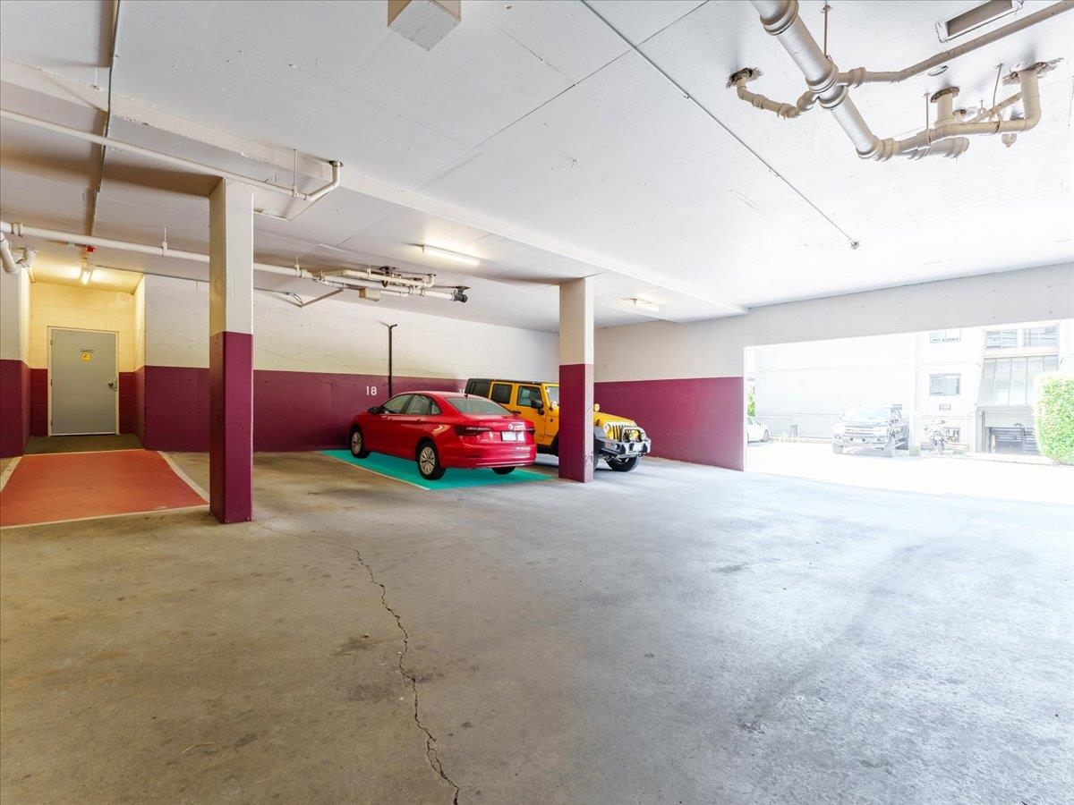 Garden / Landscaping Photo of 301 155 E 5th Street, North Vancouver, BC