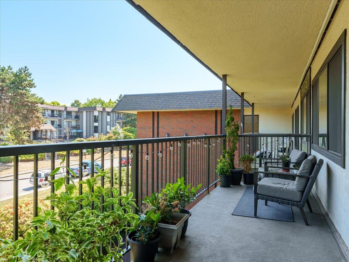 Hallway Photo of 301 155 E 5th Street, North Vancouver, BC
