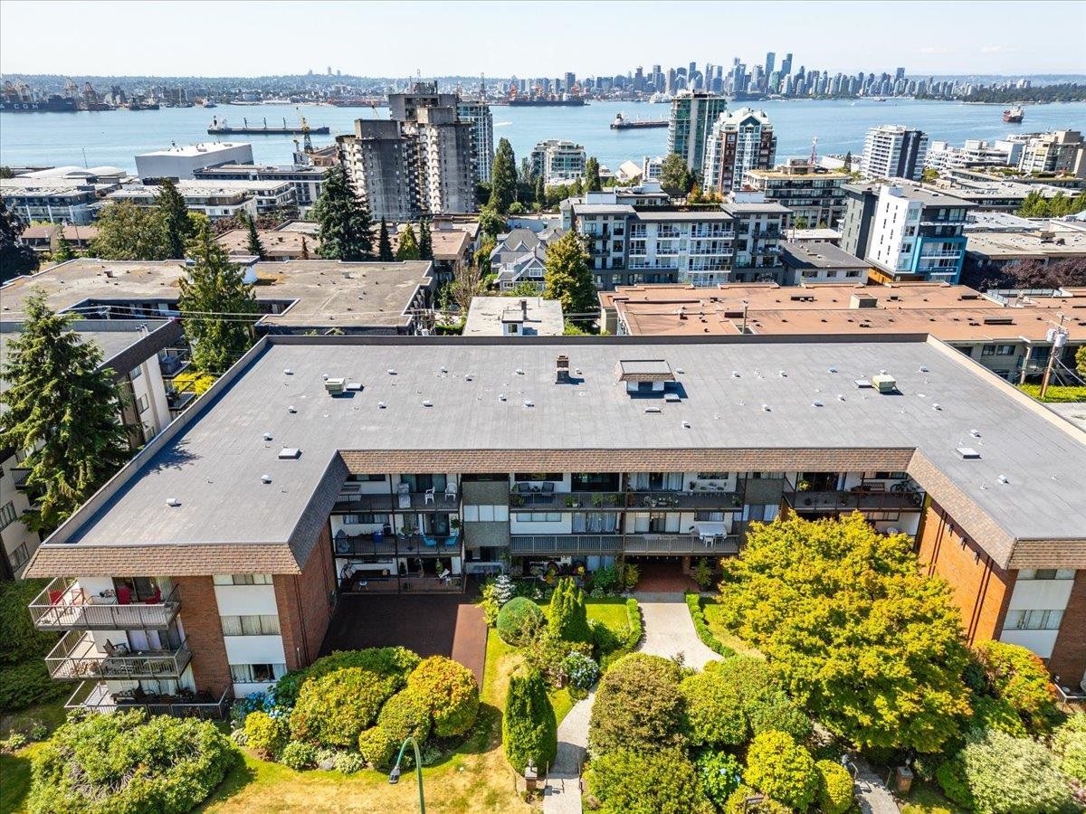 Hot Tub / Spa Photo of 301 155 E 5th Street, North Vancouver, BC