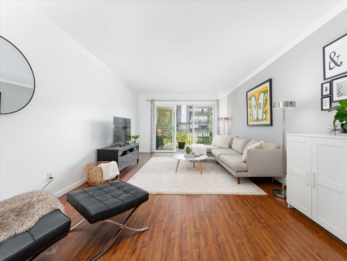 Kitchen Photo of 301 155 E 5th Street, North Vancouver, BC