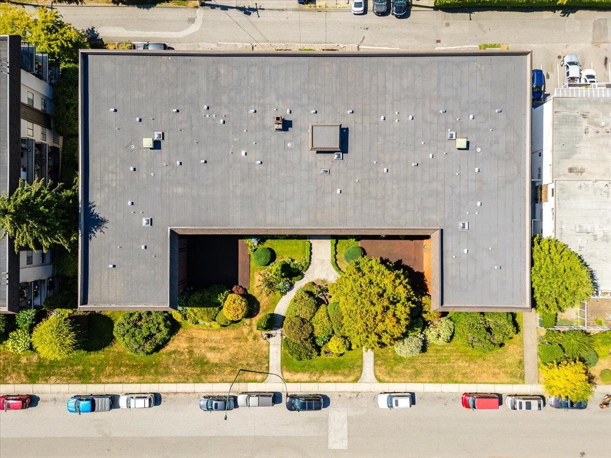 Outdoor Kitchen Photo of 301 155 E 5th Street, North Vancouver, BC