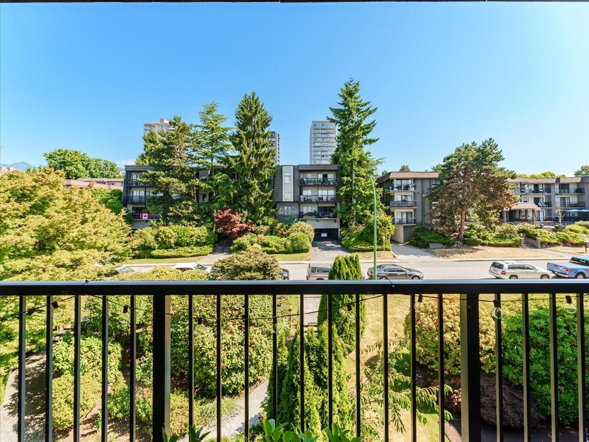 Staircase Photo of 301 155 E 5th Street, North Vancouver, BC