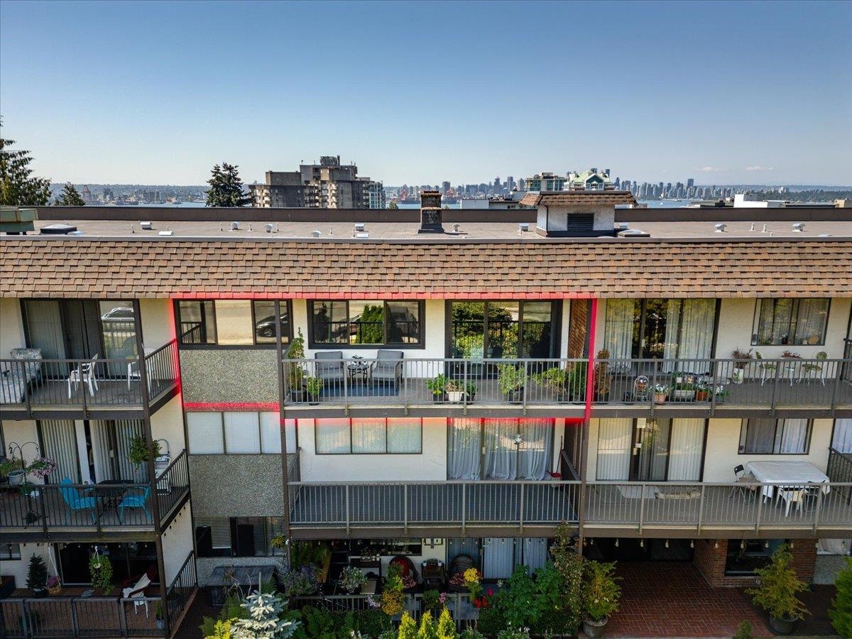 Swimming Pool Photo of 301 155 E 5th Street, North Vancouver, BC