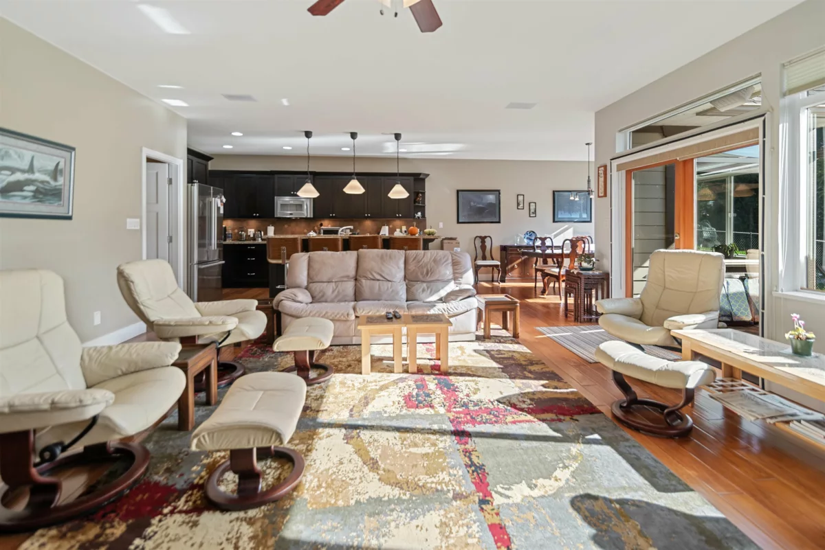 Breakfast Nook Photo of 5005 Bay Road, Sechelt, BC