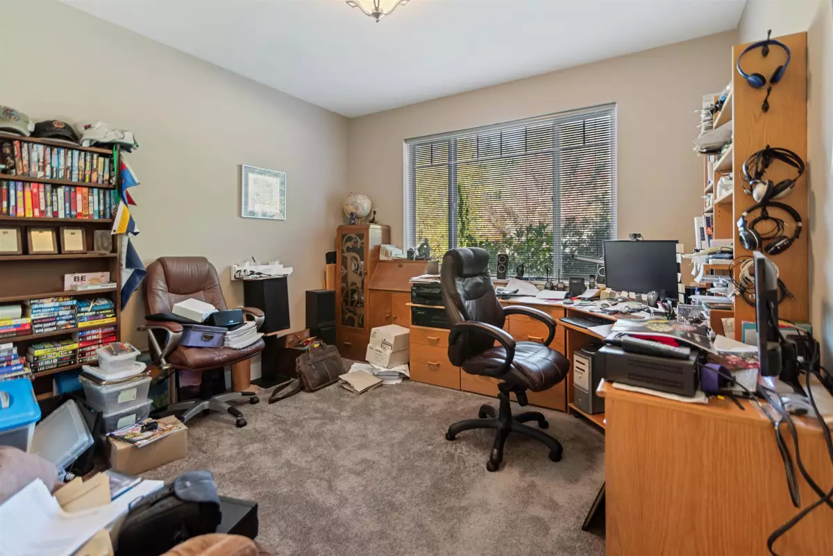 Entry Foyer Photo of 5005 Bay Road, Sechelt, BC