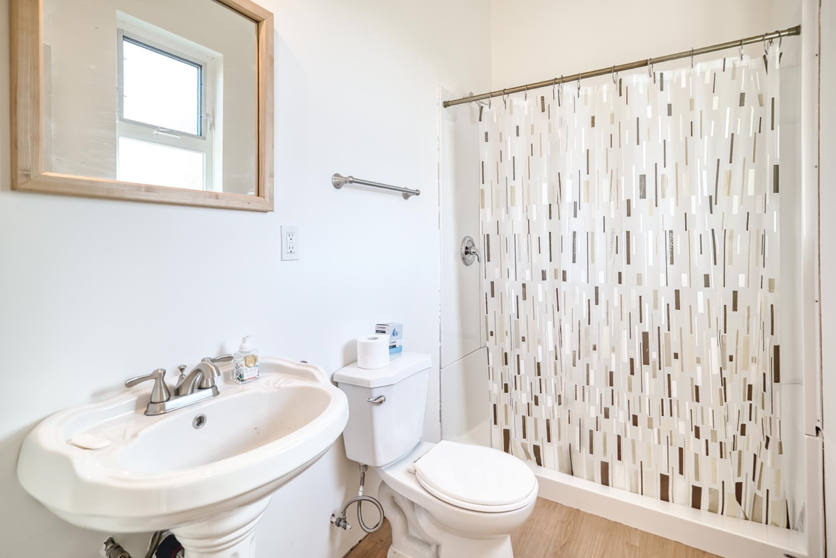 Hallway Photo of 5005 Bay Road, Sechelt, BC