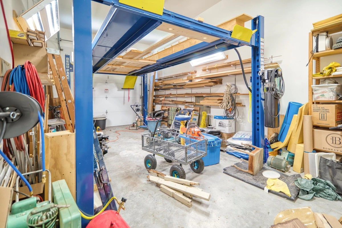 Hot Tub / Spa Photo of 5005 Bay Road, Sechelt, BC