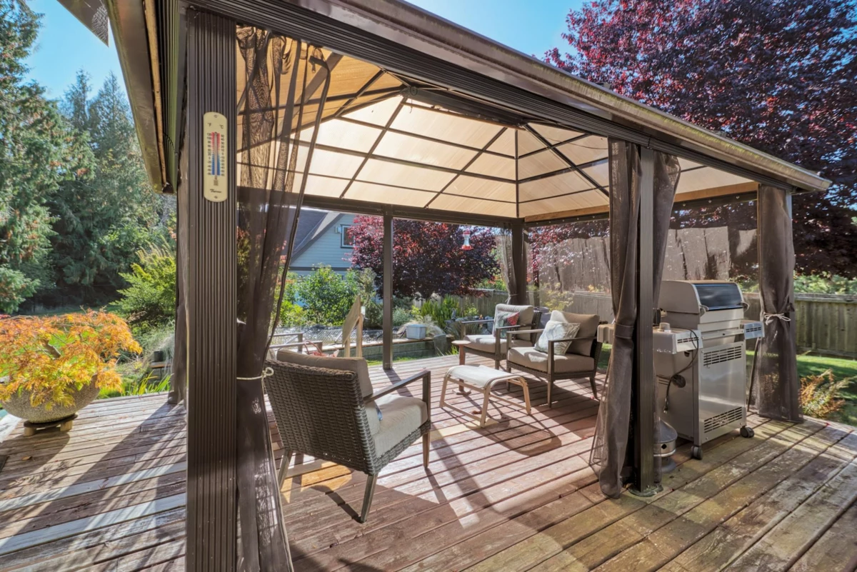 Staircase Photo of 5005 Bay Road, Sechelt, BC