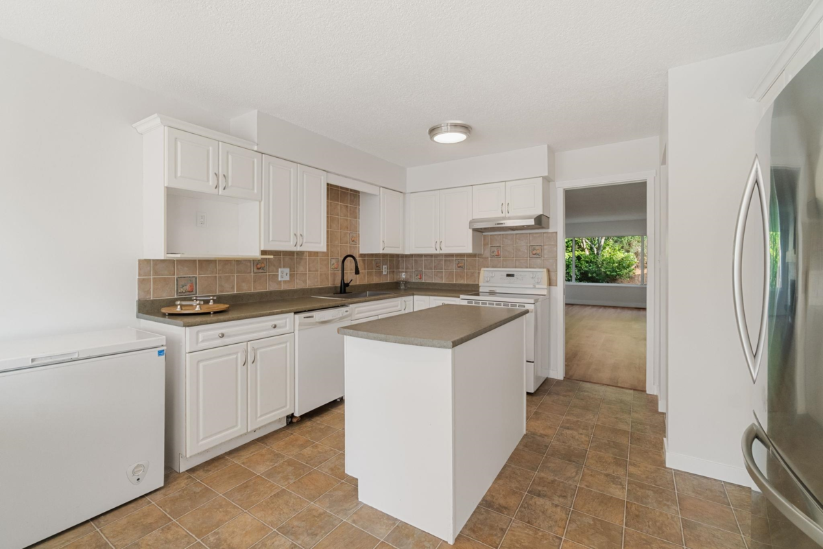 Kitchen Photo of 1431 Elinor Crescent, Port Coquitlam, BC
