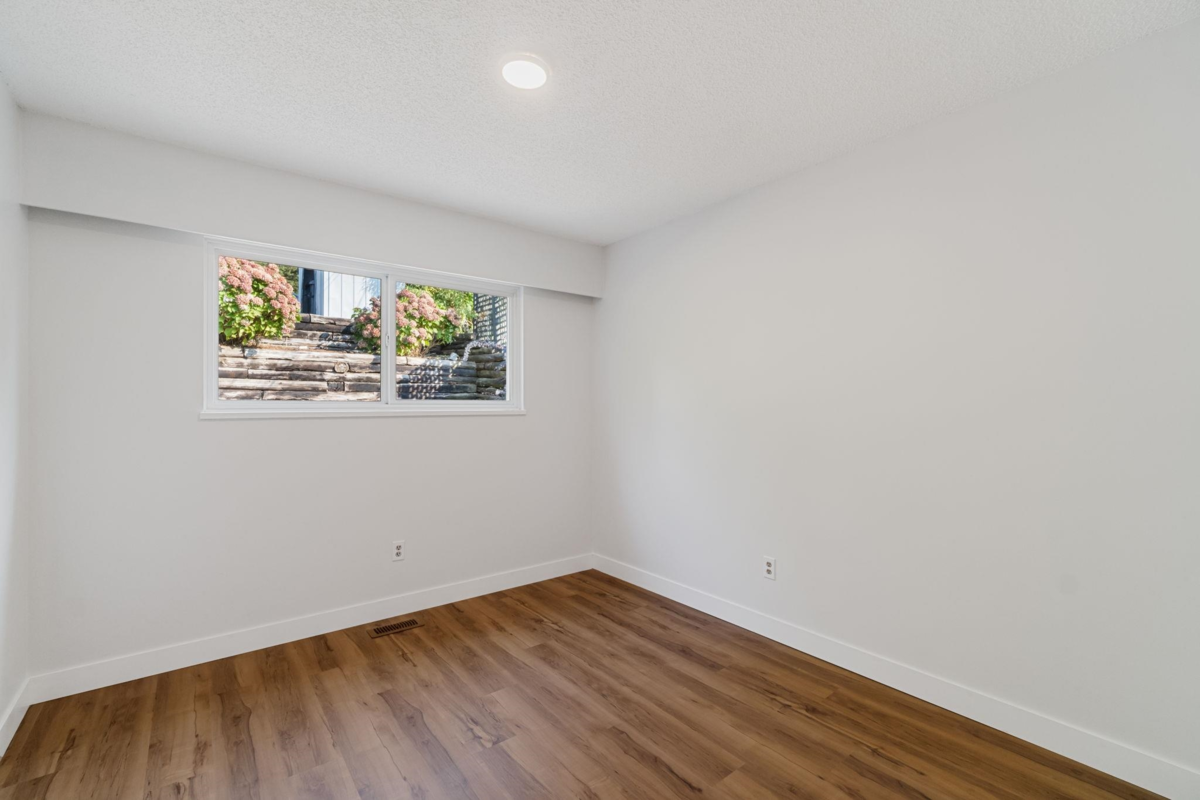 Primary Bathroom Photo of 1431 Elinor Crescent, Port Coquitlam, BC