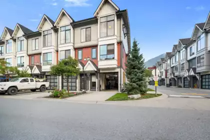 38344 Summits View Drive, Squamish, BC, Squamish — Townhouse for sale