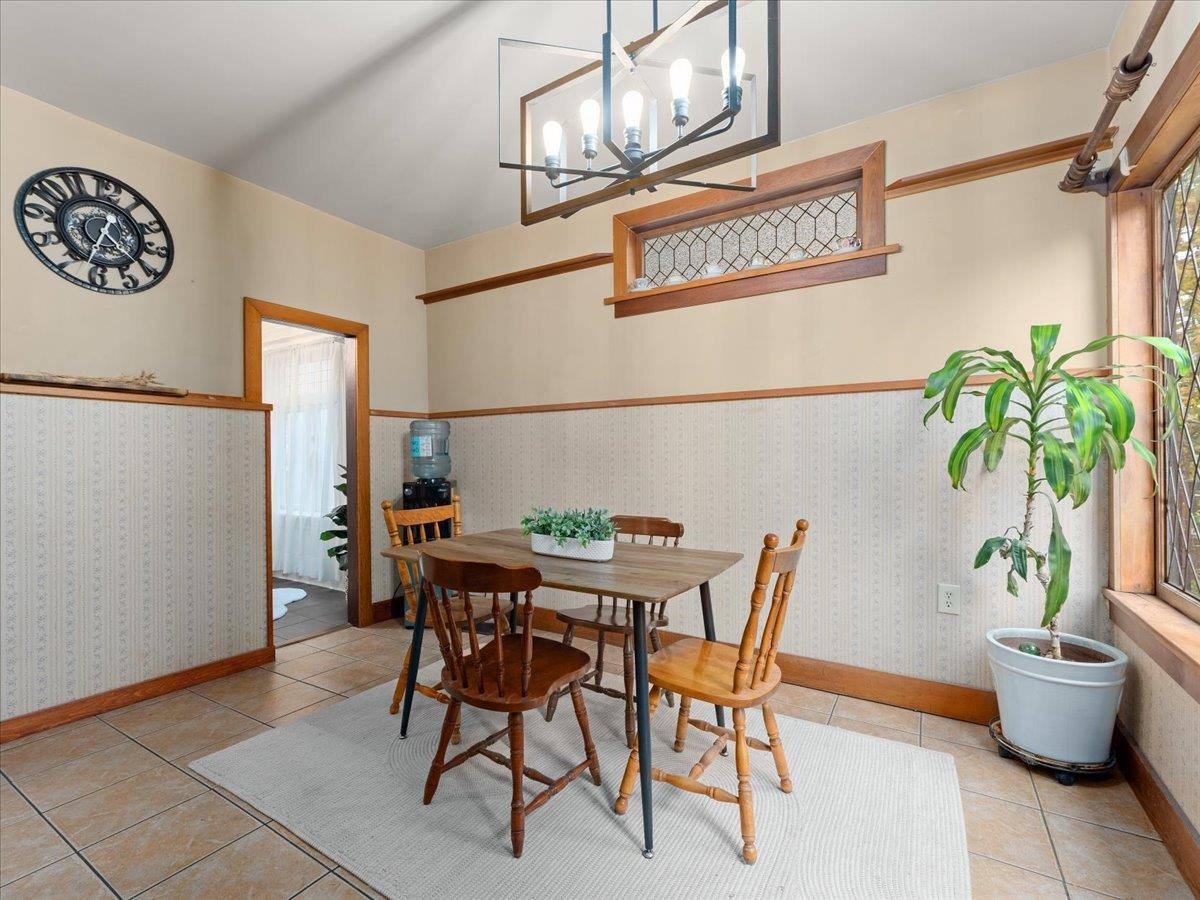Breakfast Nook Photo of 2648 Templeton Drive, Vancouver, BC