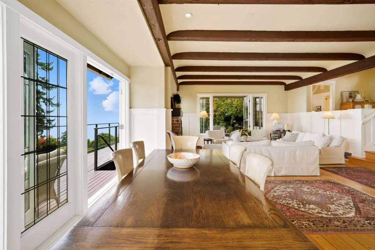 Breakfast Nook Photo of 3654 Creery Avenue, West Vancouver, BC