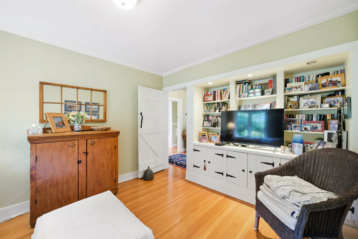 Entry Foyer Photo of 3654 Creery Avenue, West Vancouver, BC