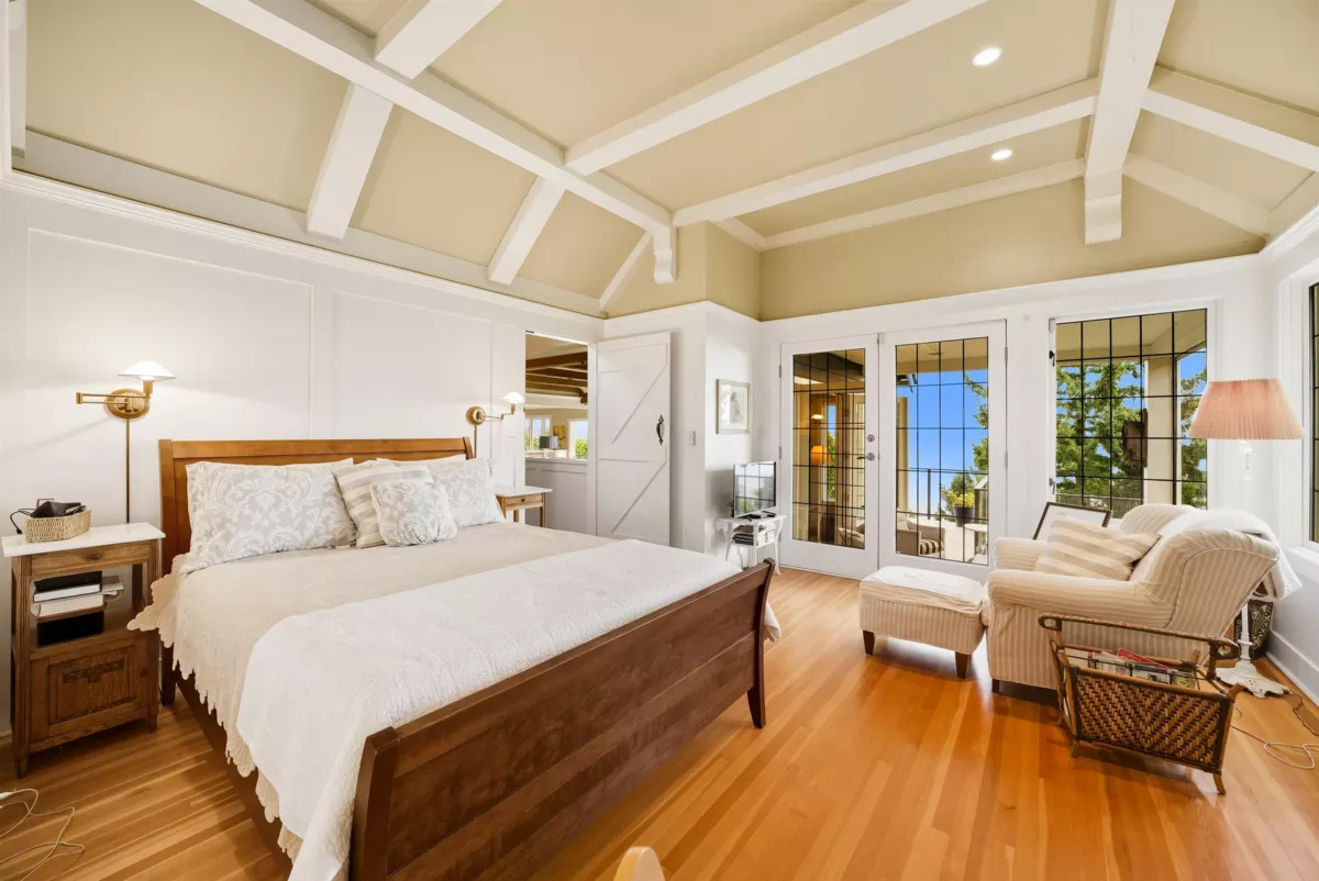 Guest Bathroom Photo of 3654 Creery Avenue, West Vancouver, BC