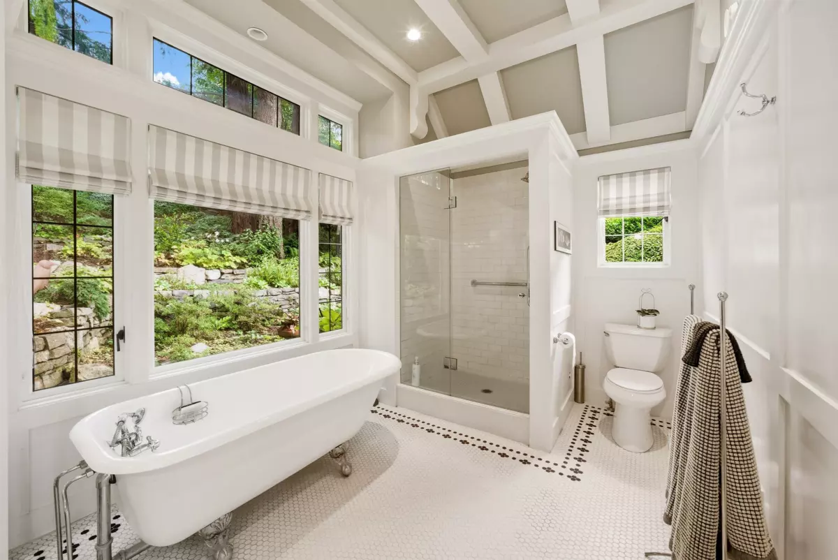 Powder Room Photo of 3654 Creery Avenue, West Vancouver, BC