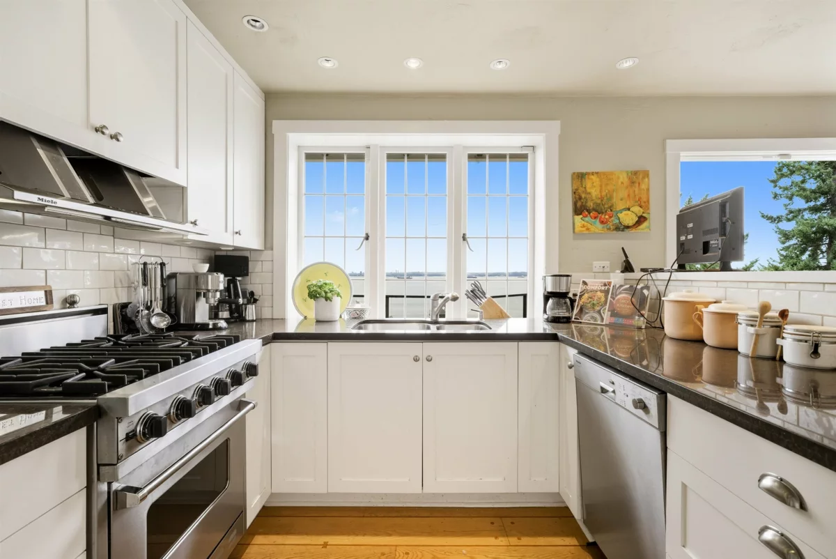 Walk-In Closet Photo of 3654 Creery Avenue, West Vancouver, BC