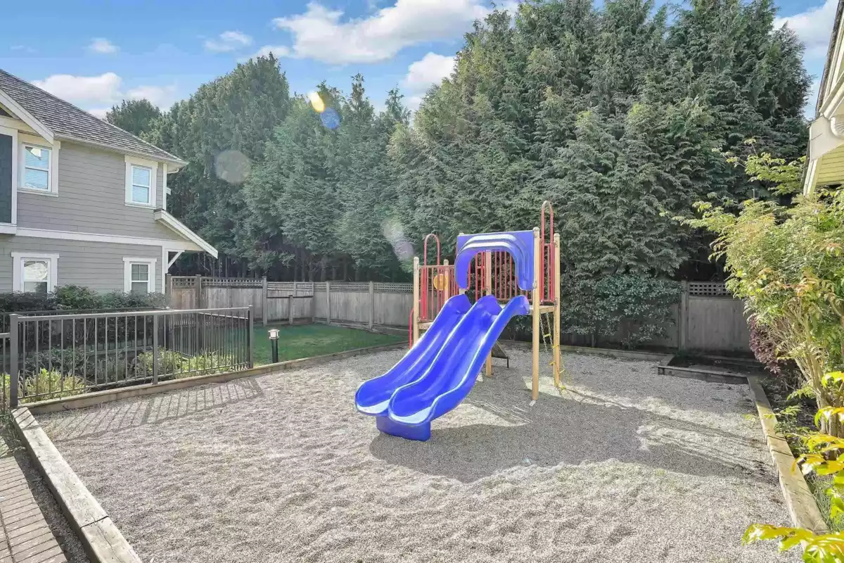 Laundry Room Photo of 1 7288 Blundell Road, Richmond, BC