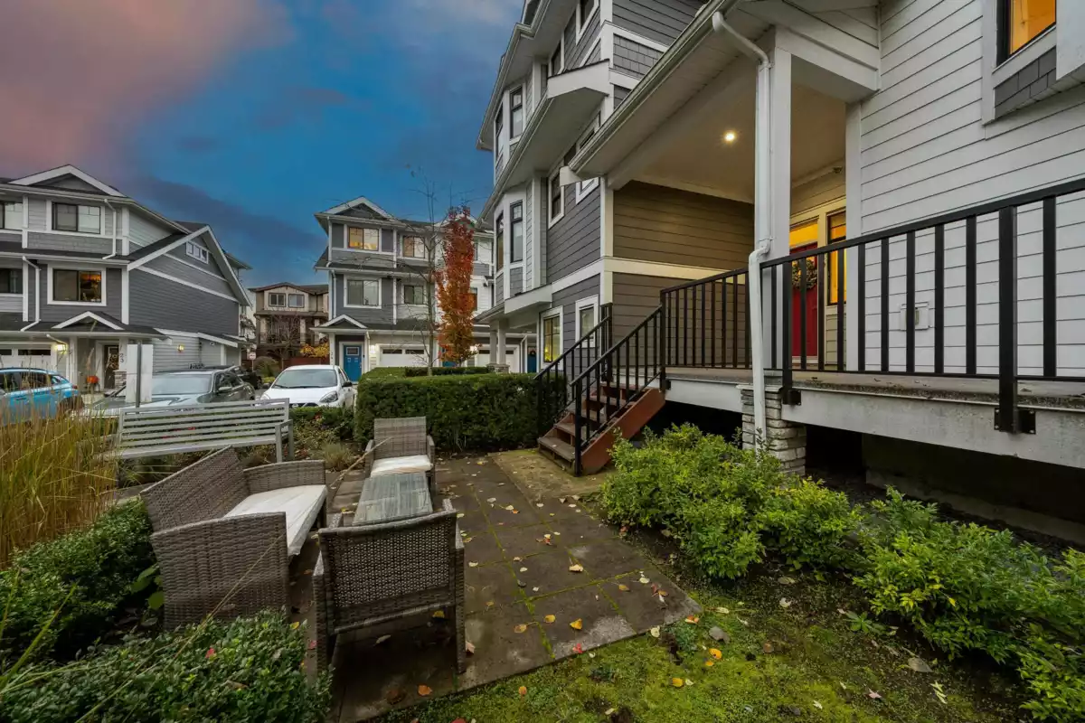 Front Yard Photo of 33 189 Wood Street, New Westminster, BC