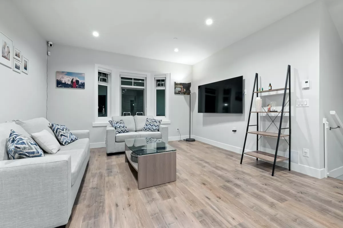 Kitchen Island Photo of 33 189 Wood Street, New Westminster, BC