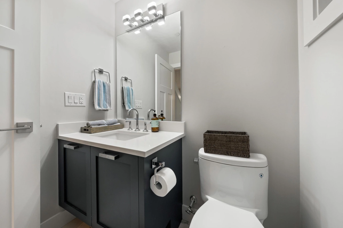 Primary Bathroom Photo of 33 189 Wood Street, New Westminster, BC