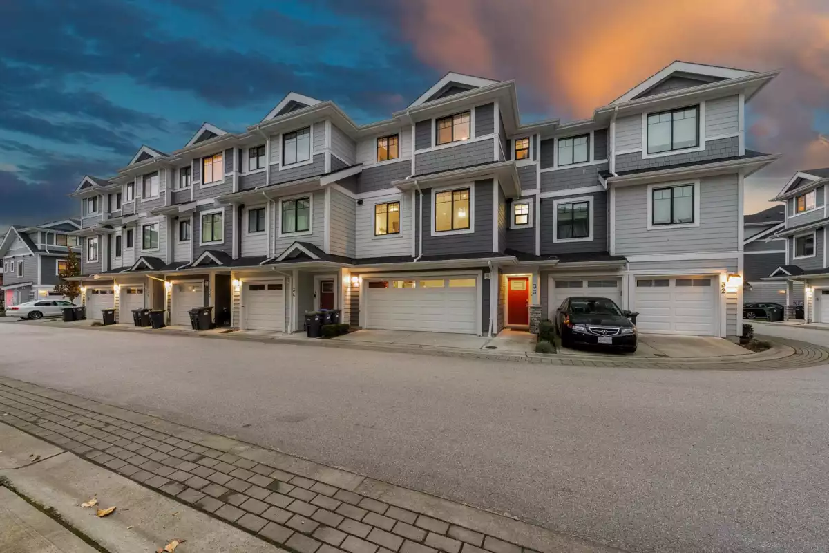 Swimming Pool Photo of 33 189 Wood Street, New Westminster, BC