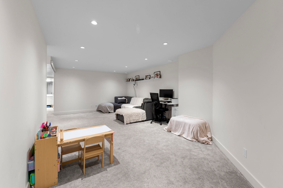 Garage Interior Photo of 22 3295 Sunnyside Road, Anmore, BC