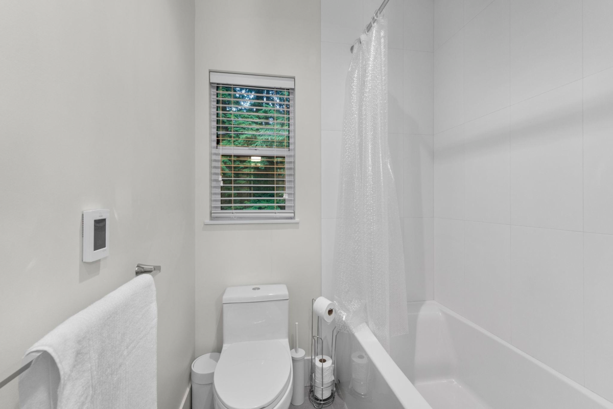 Laundry Room Photo of 22 3295 Sunnyside Road, Anmore, BC