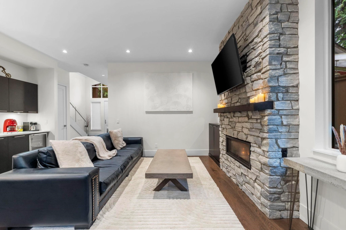 Living Room Photo of 22 3295 Sunnyside Road, Anmore, BC