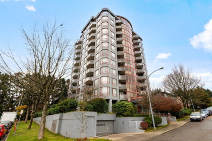 Entry Foyer Photo of 201 38 Leopold Place, New Westminster, BC